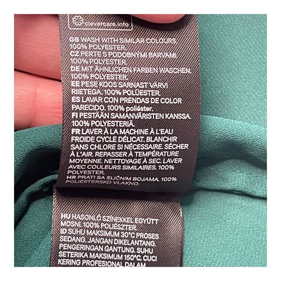 H&M Teal Green Flutter Sleeve Blouse NWT Size 6 EUR 38 V-Neck Tuxedo Pleat - Picture 5 of 10